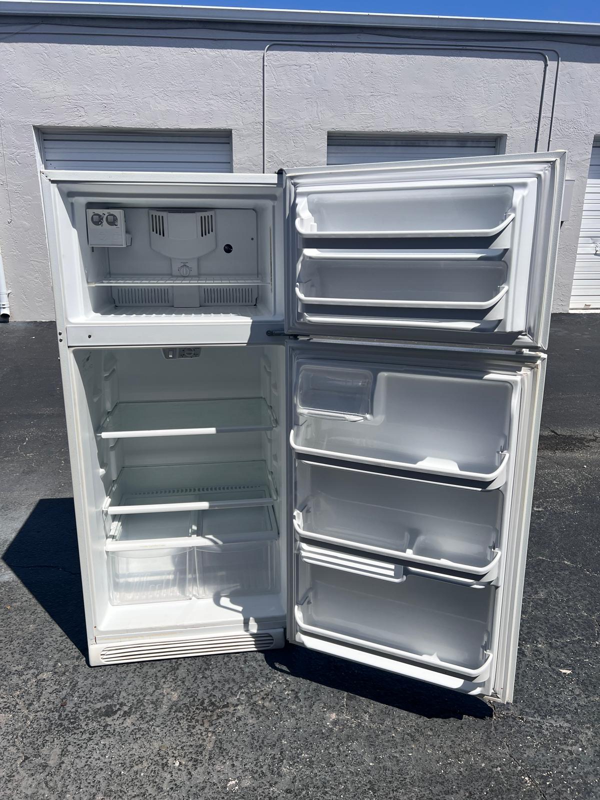 Kenmore Top and Bottom Refrigerator Kenmore Top and Bottom Refrigerator
